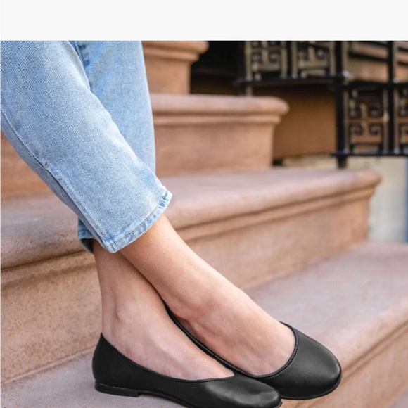Black Leather Feliz Ballet Flats - Picture 1 of 4